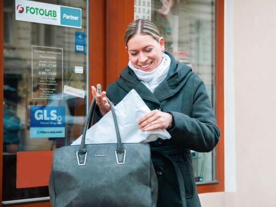 Custmer leaving parcel shop